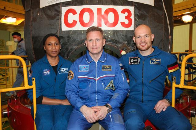 jsc2017e136443 - In the Integration Facility at the Baikonur Cosmodrome in Kazakhstan, the Expedition 54-55 backup crewmembers pose for pictures in front of the Soyuz MS-07 spacecraft Dec. 5 as part of their pre-launch training. From left to right are Jeanette Epps of NASA, Sergey Prokopyev of the Russian Federal Space Agency (Roscosmos) and Alexander Gerst of the European Space Agency. They are serving as backups to the prime crewmembers, Scott Tingle of NASA, Anton Shkaplerov of Roscosmos and Norishige Kanai of the Japan Aerospace Exploration Agency (JAXA), who will launch Dec. 17 in the Soyuz MS-07 vehicle for a five-month mission on the International Space Station...Courtesy of Roscosmos.