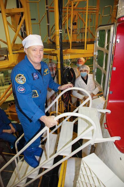 jsc2017e138114 - At the Integration Facility at the Baikonur Cosmodrome in Kazakhstan, Expedition 54-55 prime crewmember Scott Tingle of NASA boards the Soyuz MS-07 spacecraft Dec. 13 for the continuation of pre-launch training. Tingle, Anton Shkaplerov of the Russian Federal Space Agency (Roscosmos) and Norishige Kanai of the Japan Aerospace Exploration Agency (JAXA) will launch Dec. 17 on the Soyuz MS-07 vehicle for a five month mission on the International Space Station...Andrey Shelepin/Gagarin Cosmonaut Training Center.