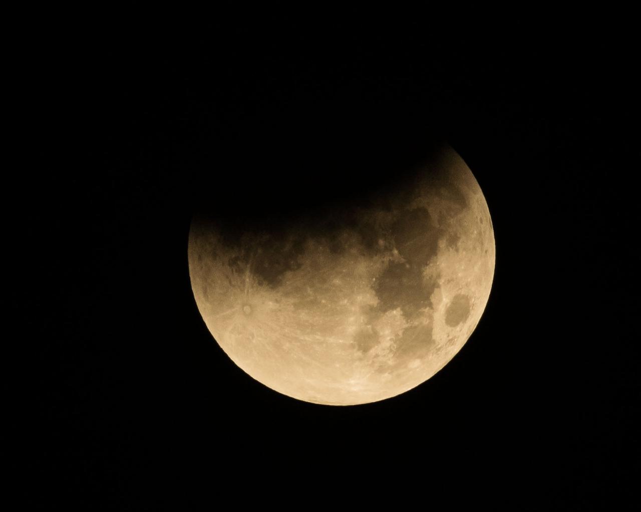 jsc2018e003248 (Jan. 31, 2018) --- The lunar eclipse "Blood Moon" was photographed from the Johnson Space Center in Houston, Texas, during the early morning hours of Jan. 31, 2018. Credit: NASA/Robert Markowitz