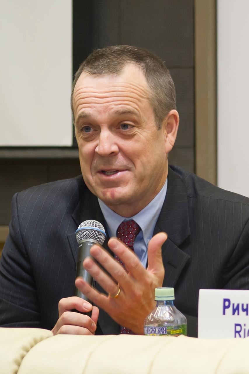 jsc2018e008065 - At the Gagarin Cosmonaut Training Center in Star City, Russia, Expedition 55 crewmember Ricky Arnold of NASA answers a reporter’s question during a crew news conference Feb. 22. Arnold, Drew Feustel of NASA and Oleg Artemyev of Roscosmos will launch March 21 on the Soyuz MS-08 spacecraft from the Baikonur Cosmodrome in Kazakhstan for a five-month mission on the International Space Station...Gagarin Cosmonaut Training Center/Andrey Shelepin and Irina Spektor .