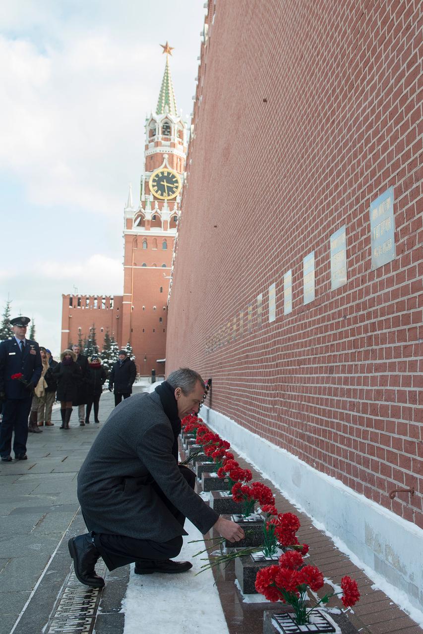 jsc2018e008068 - At Red Square in Moscow, Expedition 55 crewmember Drew Feustel of NASA lays flowers at the Kremlin Wall where Russian space icons are interred in traditional pre-launch activities Feb. 22. Feustel, Oleg Artemyev of Roscosmos and Ricky Arnold of NASA will launch March 21 on the Soyuz MS-08 spacecraft from the Baikonur Cosmodrome in Kazakhstan for a five-month mission on the International Space Station...Gagarin Cosmonaut Training Center/Andrey Shelepin and Irina Spektor                         .