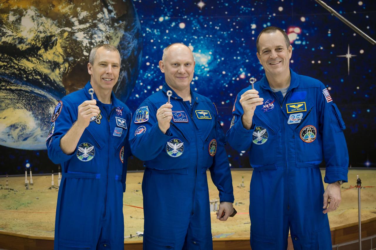jsc2018e025597 - In the Korolev Museum at the Baikonur Cosmodrome in Kazakhstan, Expedition 55 crewmembers Drew Feustel of NASA (left), Oleg Artemyev of Roscosmos (center) and Ricky Arnold of NASA (right) display the keys used in the Cosmodrome blockhouse to start the Soyuz booster launch sequence March 16 during a traditional preflight tour of the museum. They will launch March 21 on the Soyuz MS-08 spacecraft for a five-month mission on the International Space Station...NASA/Victor Zelentsov.