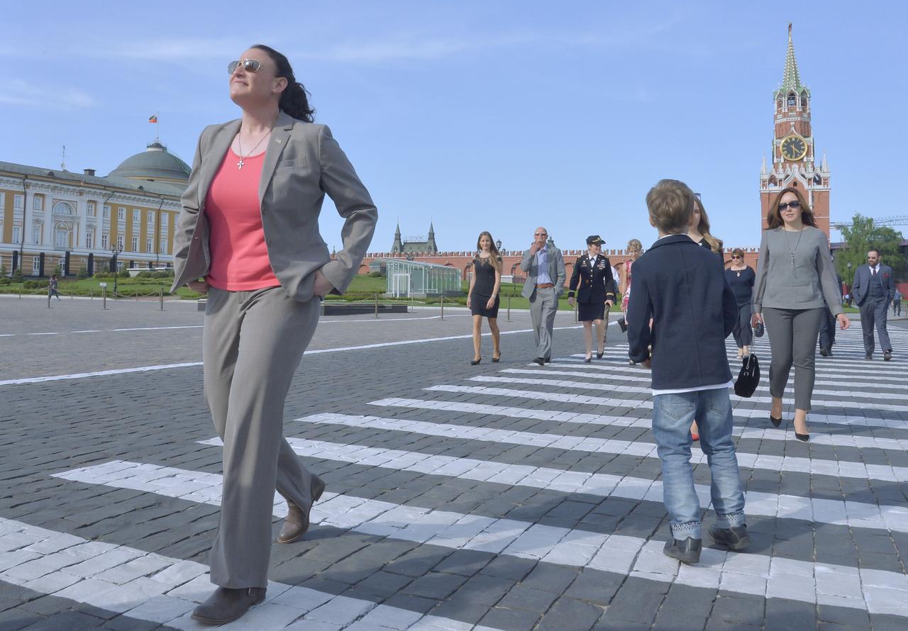 jsc2018e048506 - Expedition 56 crewmember Serena Aunon-Chancellor of NASA takes a stroll through the grounds of the Kremlin in Moscow May 14 as part of traditional pre-launch activities. Aunon-Chancellor, Sergey Prokopyev of Roscosmos and Alexander Gerst of the European Space Agency will launch June 6 from the Baikonur Cosmodrome in Kazakhstan on the Soyuz MS-09 spacecraft for a six month mission on the International Space Station...NASA/Elizabeth Weissinger.