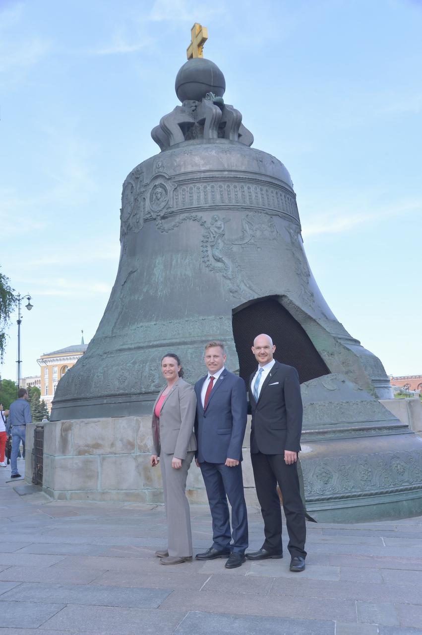 jsc2018e048507 - Expedition 56 crewmembers Serena Aunon-Chancellor of NASA (left), Sergey Prokopyev of Roscosmos (center) and Alexander Gerst of the European Space Agency (right) pose for pictures in front of the Tsar Bell at the Kremlin in Moscow May 14 as part of traditional pre-launch activities. They will launch June 6 from the Baikonur Cosmodrome in Kazakhstan on the Soyuz MS-09 spacecraft for a six month mission on the International Space Station...NASA/Elizabeth Weissinger.