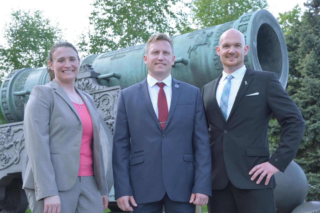 jsc2018e048508 - Expedition 56 crewmembers Serena Aunon-Chancellor of NASA (left), Sergey Prokopyev of Roscosmos (center) and Alexander Gerst of the European Space Agency (right) pose for pictures in front of the Tsar Cannon at the Kremlin in Moscow May 14 as part of traditional pre-launch activities. They will launch June 6 from the Baikonur Cosmodrome in Kazakhstan on the Soyuz MS-09 spacecraft for a six month mission on the International Space Station...NASA/Elizabeth Weissinger.