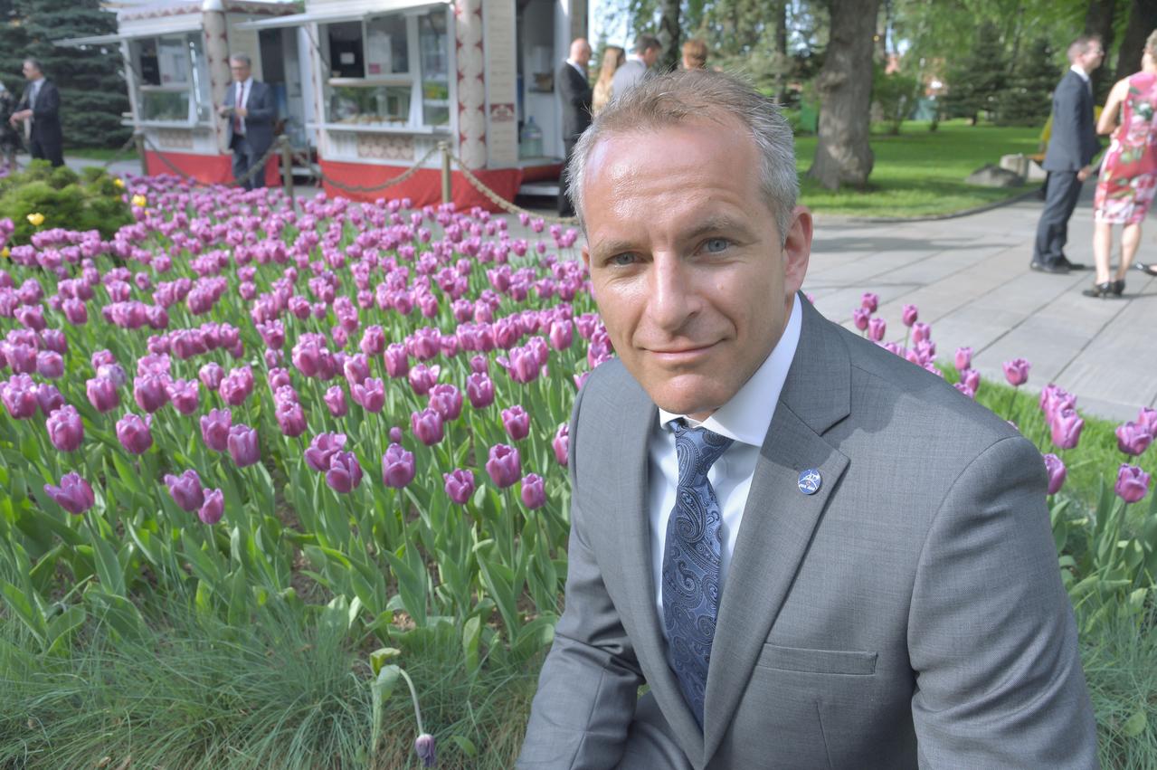 jsc2018e048511 - Expedition 56 backup crewmember David Saint-Jacques of the Canadian Space Agency poses for pictures in the Kremlin gardens in Moscow May 14 as part of traditional pre-launch activities. Saint-Jacques is serving as a backup to the prime crew, Serena Aunon-Chancellor of NASA, Sergey Prokopyev of Roscosmos and Alexander Gerst of the European Space Agency, who will launch June 6 from the Baikonur Cosmodrome in Kazakhstan on the Soyuz MS-09 spacecraft for a six month mission on the International Space Station...NASA/Elizabeth Weissinger.
