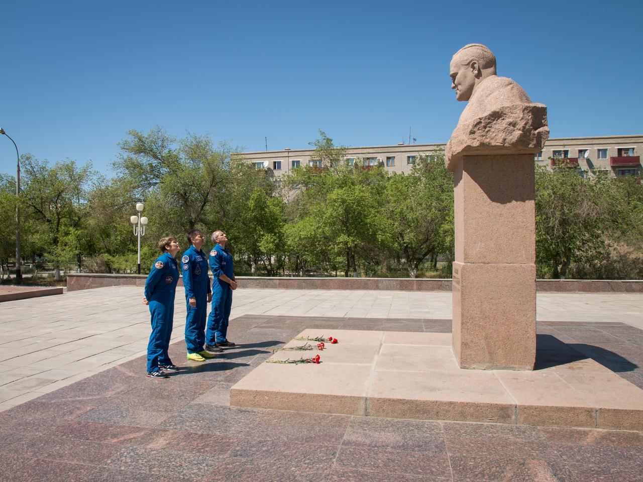 jsc2018e0500108 - In the town of Baikonur, Kazakhstan, Expedition 56 backup crewmembers Anne McClain of NASA (left), Oleg Kononenko of Roscosmos (center) and David Saint-Jacques of the Canadian Space Agency (right), lay flowers and pay tribute at the statue of Sergei Korolev, the Russian space designer icon May 21 during traditional pre-launch activities. They are the backups to the prime crew, Serena Aunon-Chancellor of NASA, Sergey Prokopyev of Roscosmos and Alexander Gerst of the European Space Agency, who will launch June 6 on the Soyuz MS-09 spacecraft from Baikonur for a six-month mission on the International Space Station...NASA/Victor Zelentsov.