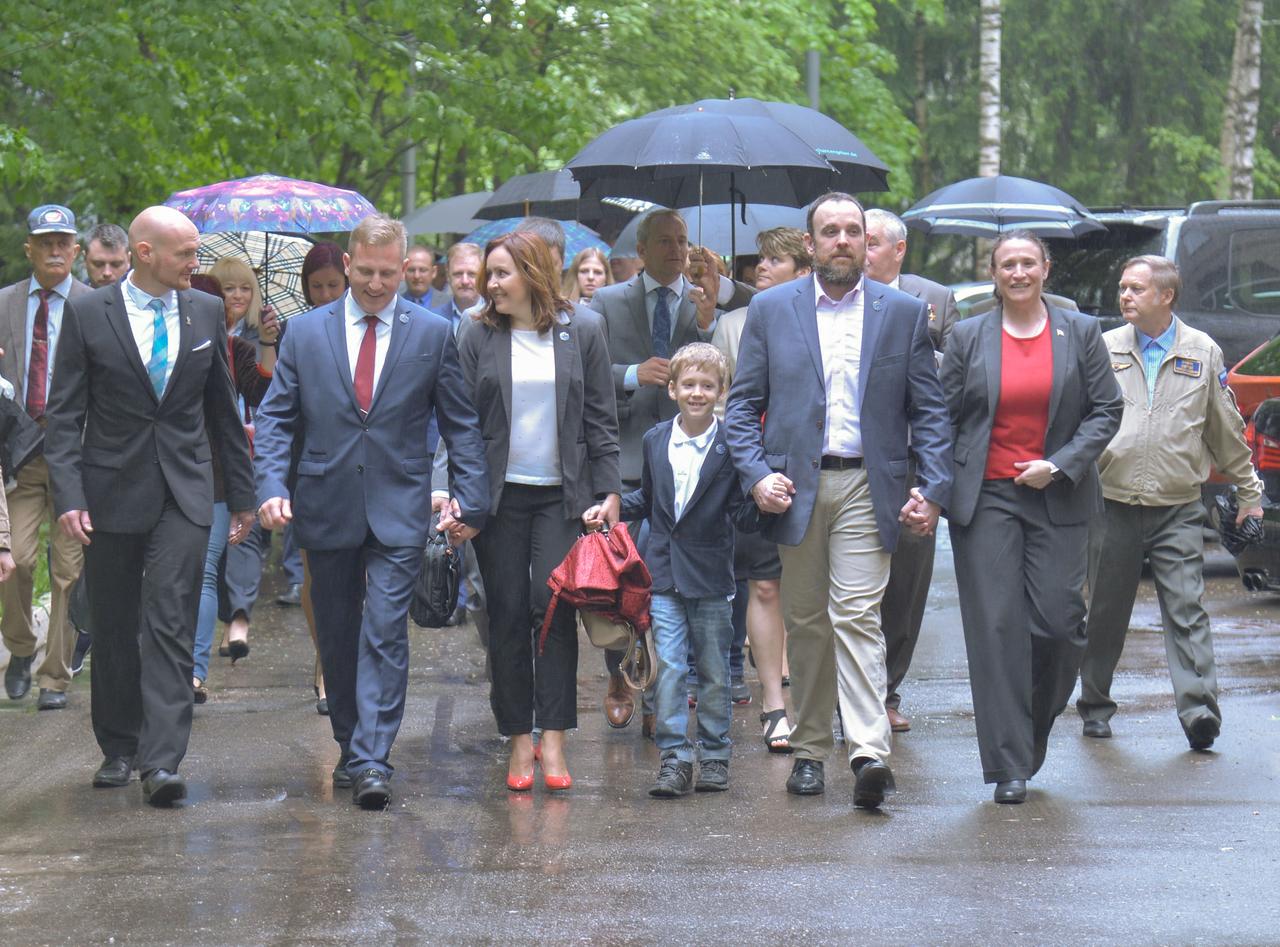 jsc2018e050024 - At the Gagarin Cosmonaut Training Center in Star City, Russia, Expedition 56 crewmembers Alexander Gerst of the European Space Agency (far left), Sergey Prokopyev of Roscosmos (second from left) and Serena Aunon-Chancellor of NASA walk to the bus May 19 that took them to a nearby airfield for a flight to their launch site at the Baikonur Cosmodrome in Kazakhstan. They will launch June 6 on the Soyuz MS-09 spacecraft from Baikonur for a six-month mission on the International Space Station...NASA/Elizabeth Weissinger.