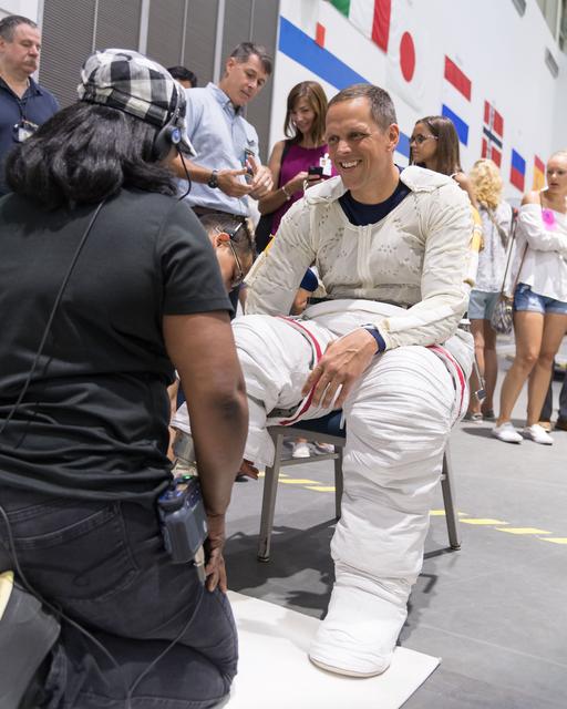 NASA image: 2017 ASCAN class members during ASCAN EVQ1 (Red Team) Training