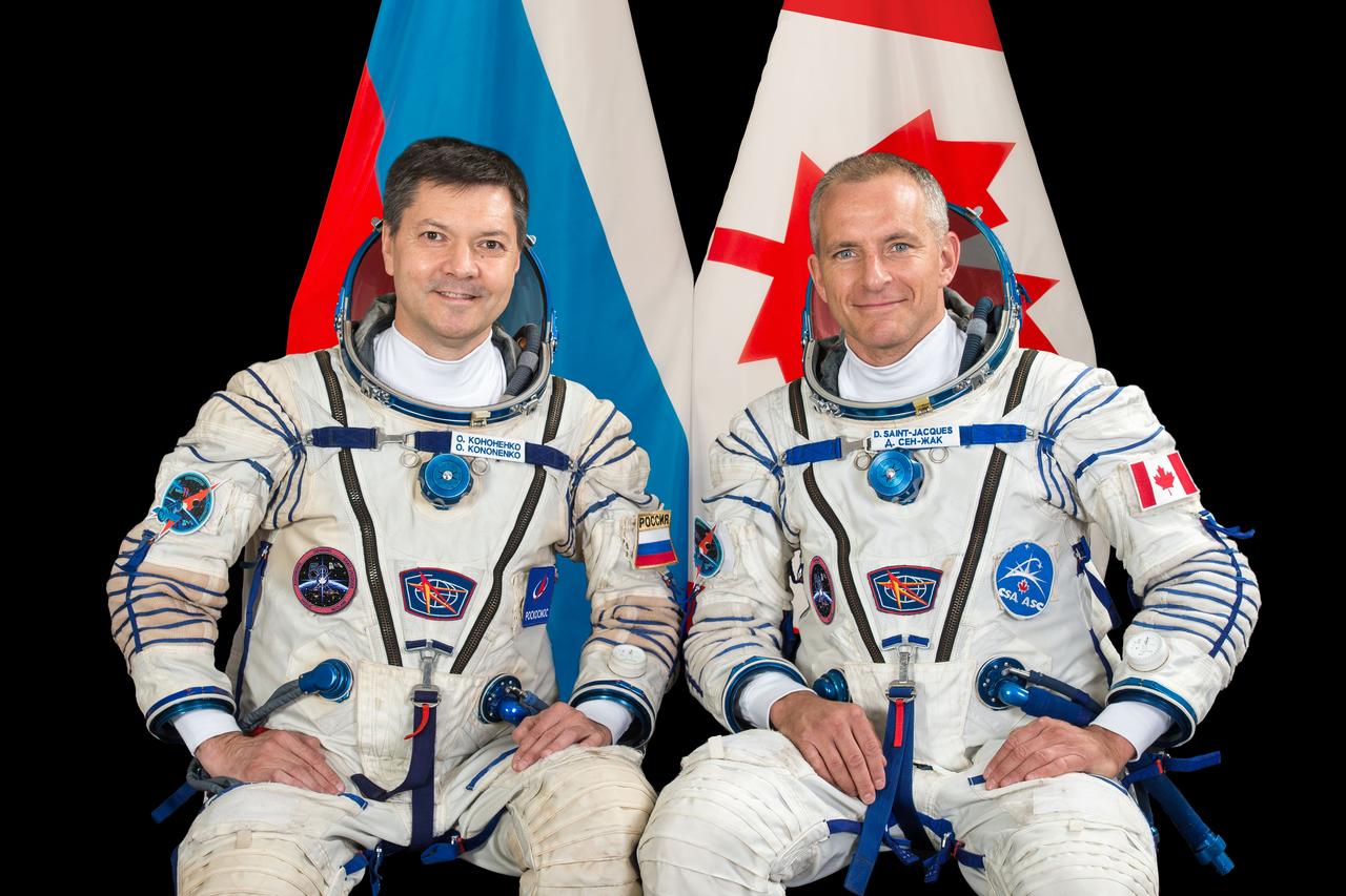 jsc2018e078861 (Nov. 16, 2017) --- Expedition 57-58 back up crew members (from left) Oleg Kononenko of Roscosmos and David Saint-Jacques of the Canadian Space Agency are pictured in Sokol launch and entry suits at the Gagarin Cosmonaut Training Center.