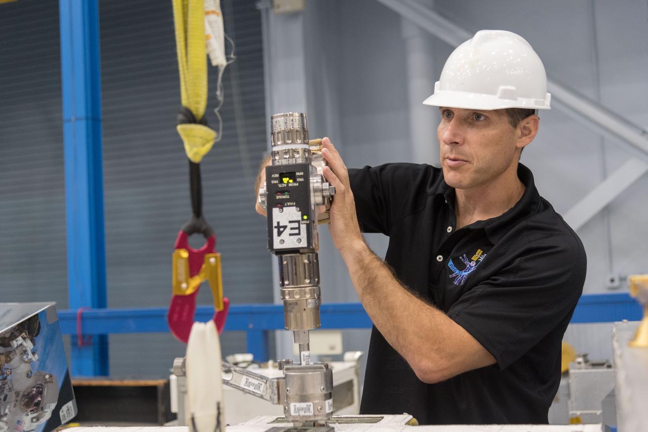 NASA commercial crew astronaut Mike Hopkins trains with Extravehicular Activity (EVA) tools and hardware in Johnson Space Center’s Space Vehicle Mockup Facility in Houston. Hopkins is assigned to the second crewed flight of SpaceX’s Crew Dragon.