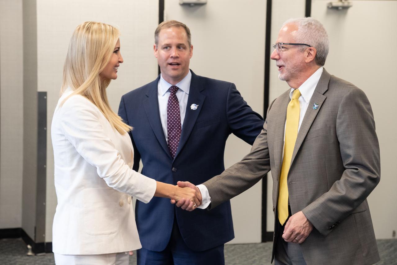 jsc2018e083383 – (Sept. 20, 2018) – NASA Administrator Jim Bridenstine introduces Advisor to the President Ivanka Trump to Johnson Space Center Director Mark Geyer during a visit to NASA’s Johnson Space Center.