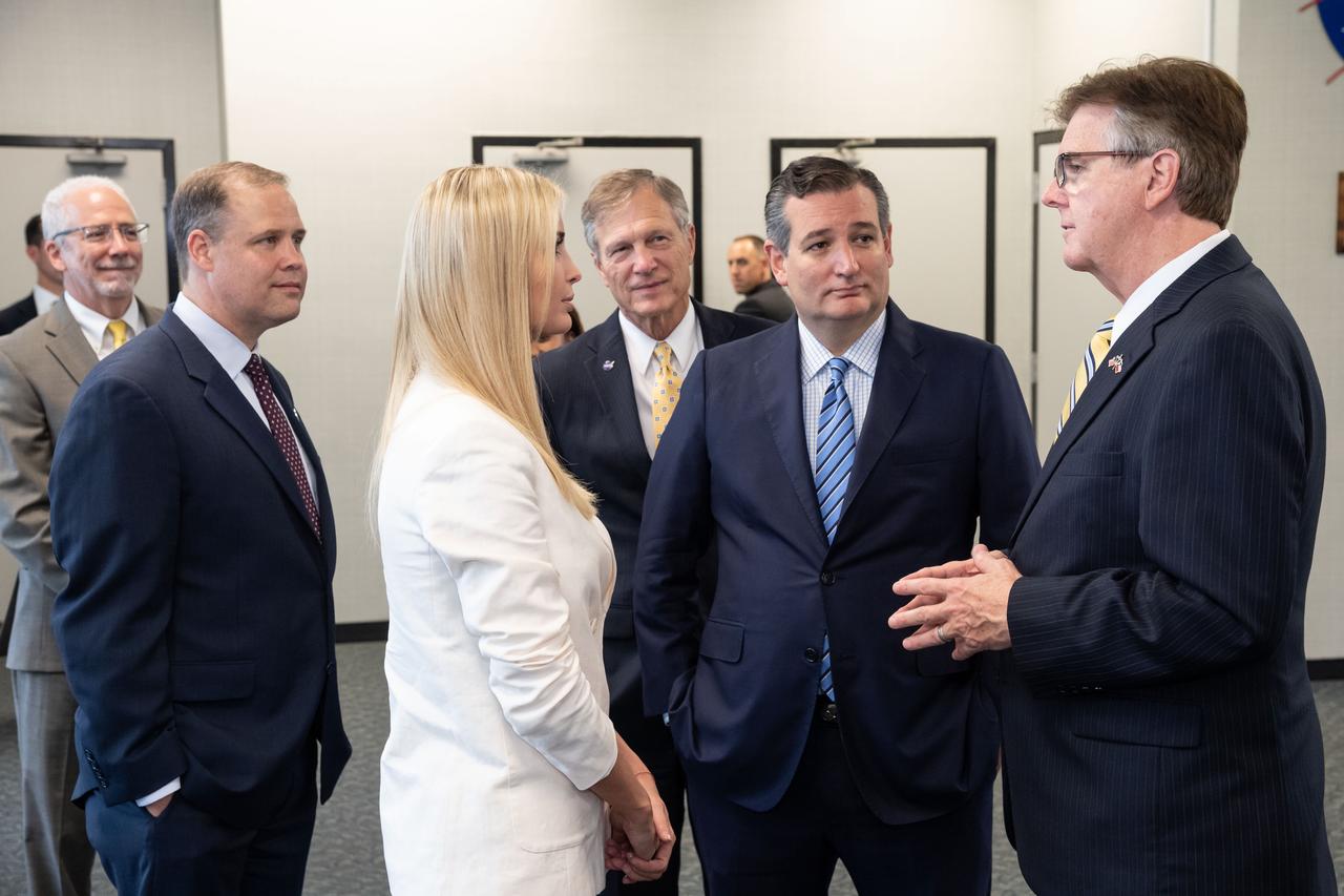 jsc2018e083385 – (Sept. 20, 2018) – Advisor to the President Ivanka Trump visits NASA’s Johnson Space Center. Pictured from left are Johnson Space Center Director Mark Geyer, NASA Administrator Jim Bridenstine, Advisor to the President Ivanka Trump, U.S. Senator Ted Cruz and Lieutenant Governor of Texas Dan Patrick.