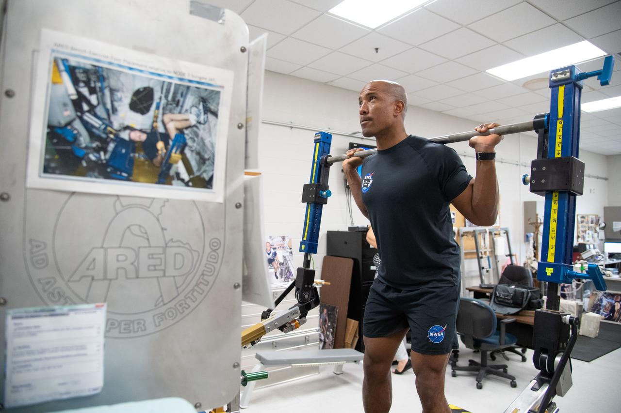 NASA commercial crew astronaut Victor Glover performs physical training on the Advanced Resistive Exercise Device (ARED) at the agency’s Johnson Space Center in Houston. Glover is assigned to the SpaceX Crew Dragon’s second crewed flight.