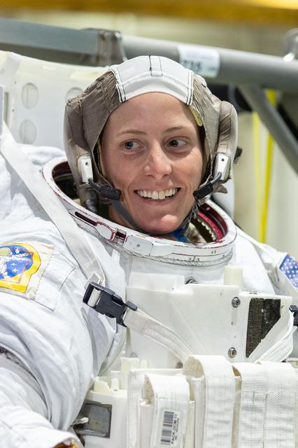 NASA image: 2017 ASCAN class members during ASCAN EVQ NBL 3 training