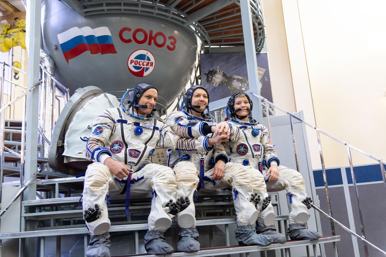 jsc2018e095172 - At the Gagarin Cosmonaut Training Center in Star City, Russia, Expedition 58 crewmembers David Saint-Jacques of the Canadian Space Agency (left), Oleg Kononenko of Roscosmos (center) and Anne McClain of NASA (right) pose for pictures Nov. 14 at the conclusion of qualification exams. They will launch Dec. 3 on the Soyuz MS-11 spacecraft from the Baikonur Cosmodrome in Kazakhstan for a six-and-a-half month mission on the International Space Station...NASA/Sarah Volkman.