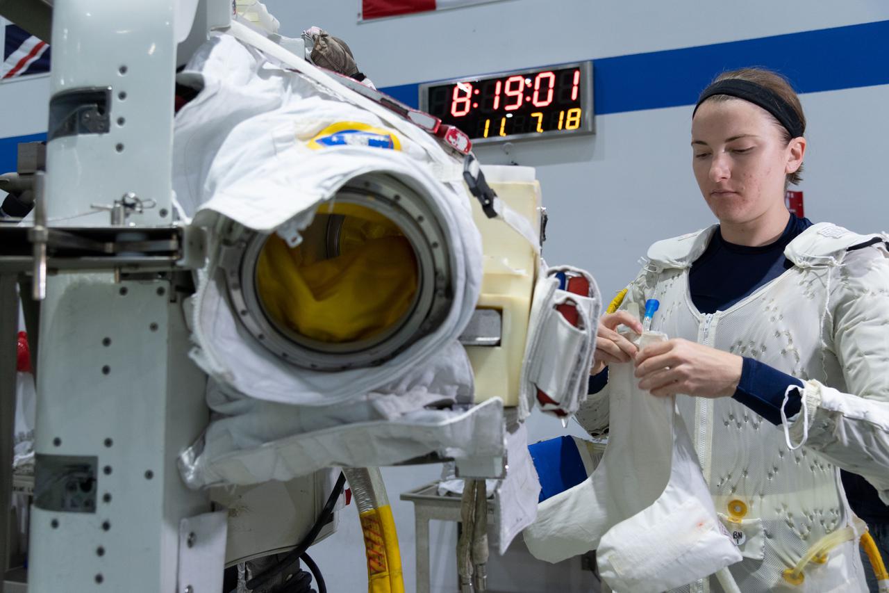jsc2018e095891 (Nov. 7, 2018) --- NASA astronaut candidate Kayla Barron participates in spacewalk training at the Neutral Buoyancy Laboratory at NASA's Johnson Space Center in Houston, Texas.