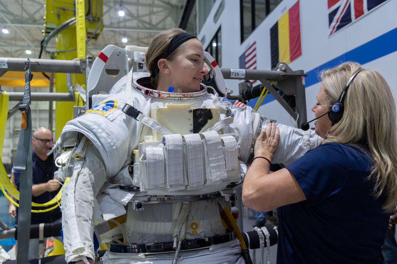 jsc2018e095901 (Nov. 7, 2018) --- NASA astronaut candidate Kayla Barron participates in spacewalk training at the Neutral Buoyancy Laboratory at NASA's Johnson Space Center in Houston, Texas.