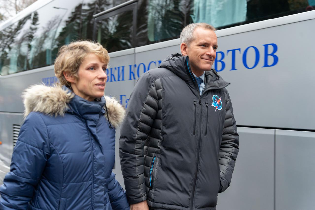 jsc2018e097269 - At the Gagarin Cosmonaut Training Center in Star City, Russia, Expedition 58 crewmember David Saint-Jacques of the Canadian Space Agency (right) walks with his wife, Veronique, to a waiting bus Nov. 19 that will take him and his crewmates to a nearby airfield for a flight to their launch site in Baikonur, Kazakhstan. Saint-Jacques, Anne McClain of NASA and Oleg Kononenko of Roscosmos will launch Dec. 3 on the Soyuz MS-11 spacecraft from the Baikonur Cosmodrome in Kazakhstan for a six-and-a-half month mission on the International Space Station.  NASA/Sarah Volkman 