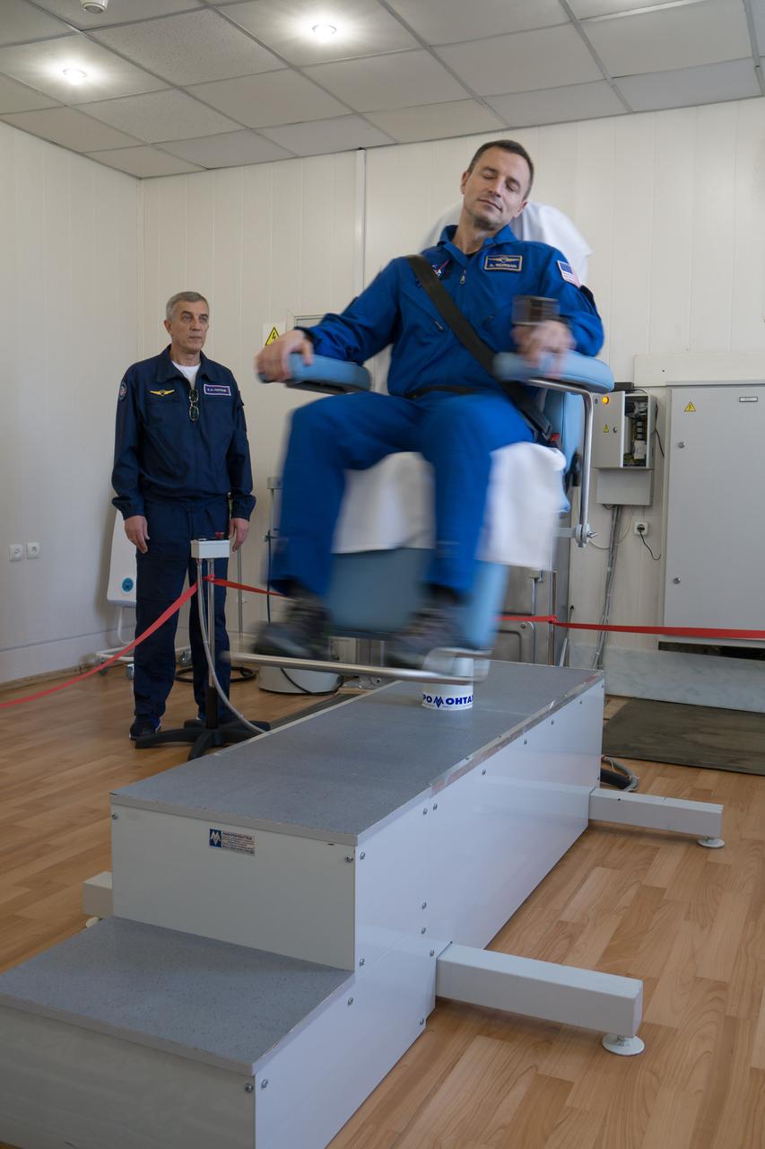 jsc2018e097771 - At the Cosmonaut Hotel crew quarters in Baikonur, Kazakhstan, Expedition 58 backup crewmember Drew Morgan of NASA conducts vestibular system response training in a spinning chair Nov. 27 as part of pre-launch training. He is one of the backups to prime crewmembers Anne McClain of NASA, Oleg Kononenko of Roscosmos and David Saint-Jacques of the Canadian Space Agency who will launch Dec. 3 on the Soyuz MS-11 spacecraft from the Baikonur Cosmodrome in Kazakhstan for a six-and-a-half month mission on the International Space Station...NASA/Victor Zelentsov.