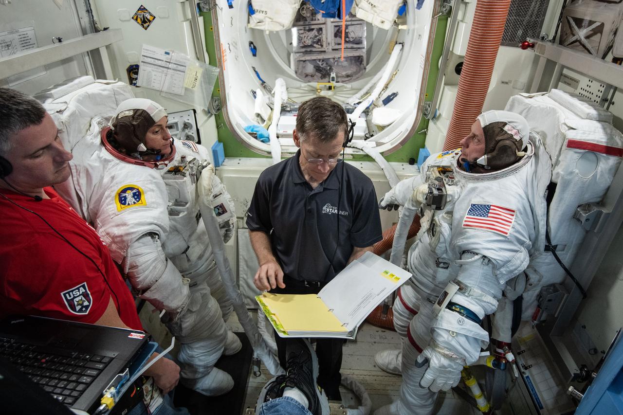 Boeing Crew Flight Test (CFT) with NASA astronauts Mike Fincke and Nicole Mann and Boeing Astronaut Chris Ferguson during ISS EVA Prep & Post 1 training.