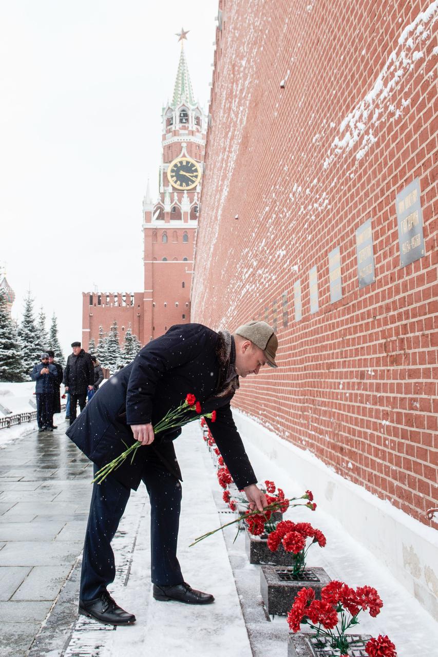 At the Kremlin Wall in Moscow, Expedition 59 crewmember Alexey Ovchinin of Roscosmos lays flowers where Russian space icons are interred in traditional ceremonies Feb. 21. Ovchinin and Nick Hague and Christina Koch of NASA will launch March 14, U.S. time, on the Soyuz MS-12 spacecraft from the Baikonur Cosmodrome in Kazakhstan for a six-and-a-half month mission on the International Space Station.  Andrey Shelepin/Gagarin Cosmonaut Training Center 