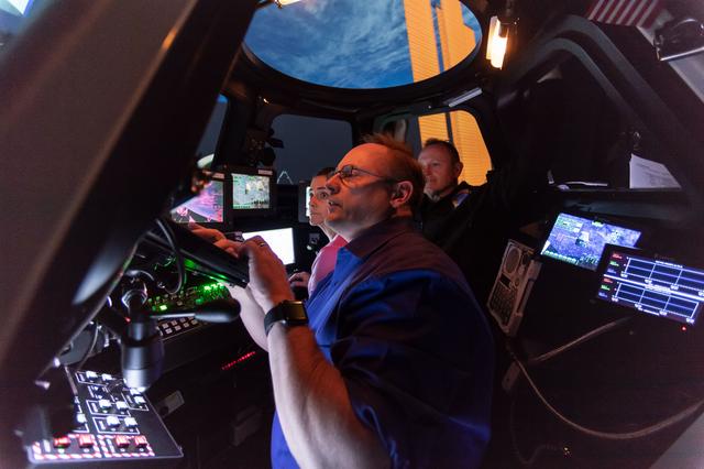 NASA image: Commercial Crew Program Astronaut Training - Mike Fincke, Nicole