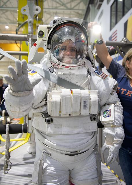 NASA image: 2017 ASCAN class members during ASCAN EVQ NBL 6 training