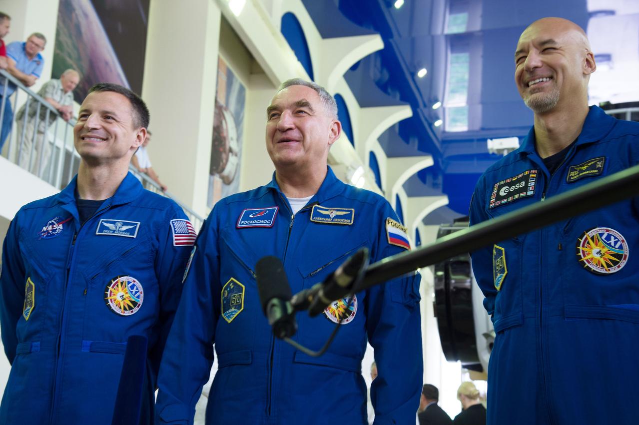 jsc2019e035259 - At the Gagarin Cosmonaut Training Center in Star City, Russia, Expedition 60 crewmembers Drew Morgan of NASA (left), Alexander Skvortsov of Roscosmos (center) and Luca Parmitano of the European Space Agency (right) respond to reporters” questions June 26 during final qualification exams. They will launch July 20 on the Soyuz MS-13 spacecraft from the Baikonur Cosmodrome in Kazakhstan for a mission on the International Space Station...NASA/Beth Weissinger.