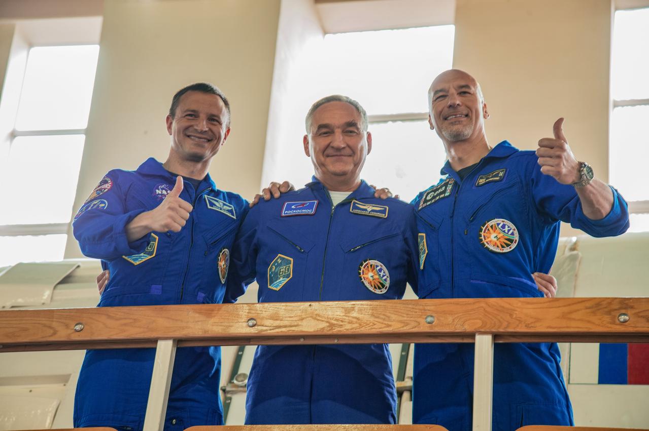 jsc2019e035261 - At the Gagarin Cosmonaut Training Center in Star City, Russia, Expedition 60 crewmembers Drew Morgan of NASA (left), Alexander Skvortsov of Roscosmos (center) and Luca Parmitano of the European Space Agency (right) pose for pictures June 26 during final qualification exams. They will launch July 20 on the Soyuz MS-13 spacecraft from the Baikonur Cosmodrome in Kazakhstan for a mission on the International Space Station...NASA/Beth Weissinger.