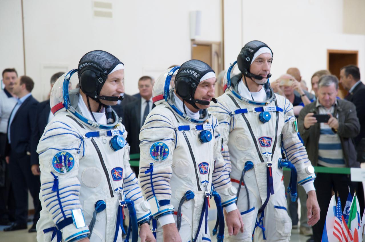 jsc2019e035395 - At the Gagarin Cosmonaut Training Center in Star City, Russia, Expedition 60 crewmembers Drew Morgan of NASA (left), Alexander Skvortsov of Roscosmos (center) and Luca Parmitano of the European Space Agency (right) report to officials June 27 for the finak day of crew qualification exams. They will launch on July 20 from the Baikonur Cosmodrome in Kazakhstan on the Soyuz MS-13 spacecraft for a mission to the International Space Station...NASA/Beth Weissinger.
