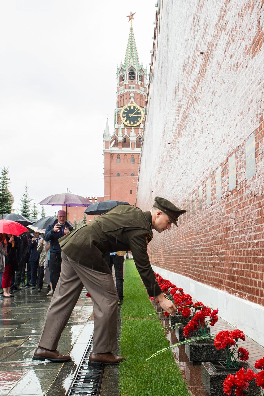 jsc2019e036812 - At Red Square in Moscow, Expedition 60 crewmember Drew Morgan of NASA lays flowers at the Kremlin Wall June 28 where Russian space icons are interred in traditional pre-launch activities. Morgan, Luca Parmitano of the European Space Agency and Alexander Skvortsov of Roscosmos will launch July 20 on the Soyuz MS-13 spacecraft from the Baikonur Cosmodrome in Kazakhstan for a mission on the International Space Station...Andrey Shelepin/GCTC.
