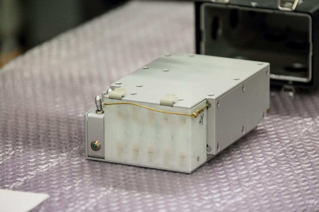 jsc2019e039832 (7/8/2019) --- A view of the Hourglass Apparatus. The Hourglass investigation examines the relationship between gravity and the behavior of granular materials such as regolith that covers the surface of planets and planetary-like bodies. Researchers observe various granular materials inside an hourglass and a measuring cylinder under different gravity conditions. Better understanding of the behavior of these materials supports the design of spacecraft for future missions landing on the surfaces of planets and other celestial bodies. (Image courtesy of: JAXA)