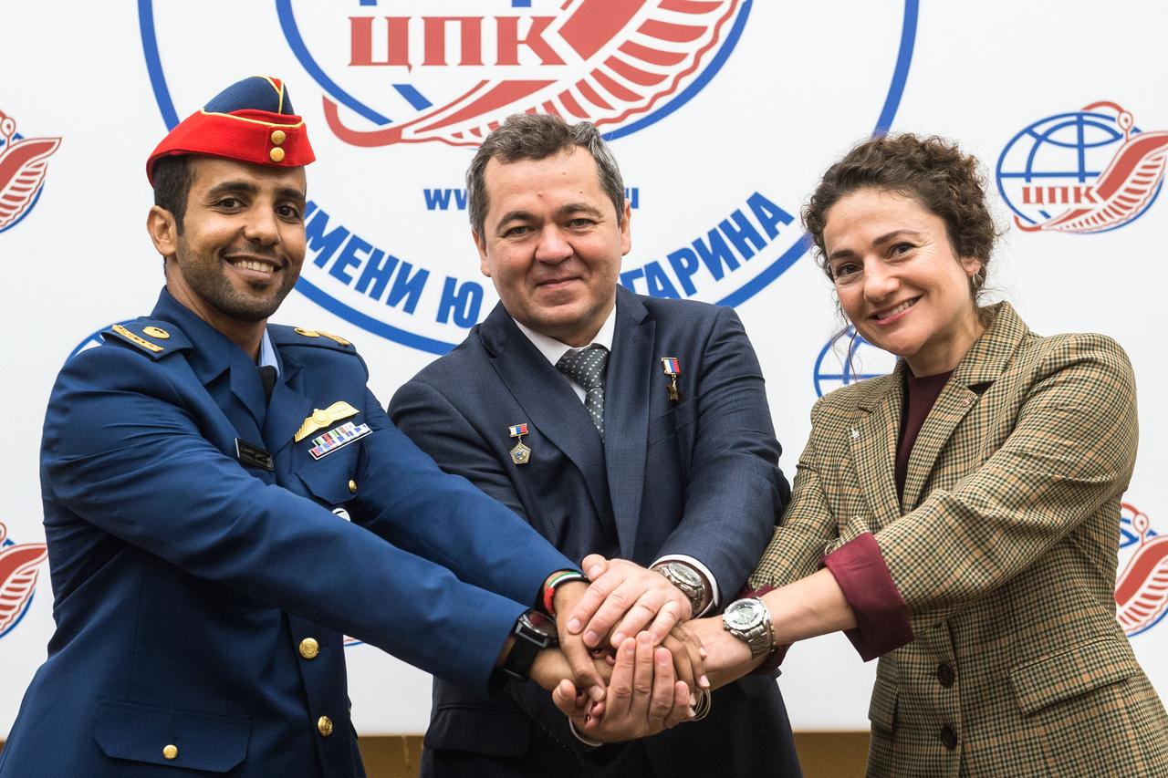jsc2019e052151 - At the Gagarin Cosmonaut Training Center in Star City, Russia, spaceflight participant Hazzaa Ali Almansoori of the United Arab Emirates (left), Oleg Skripochka of Roscosmos (center) and Jessica Meir of NASA (right) pose for pictures Sept. 5 as part of a pre-flight news conference. They will launch Sept. 25 from the Baikonur Cosmodrome in Kazakhstan on the Soyuz MS-15 spacecraft for a mission on the International Space Station...Credit/Gagarin Cosmonaut Training Center.