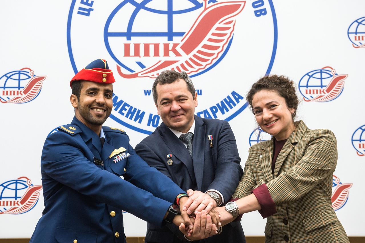 jsc2019e052156 - At the Gagarin Cosmonaut Training Center in Star City, Russia, spaceflight participant Hazzaa Ali Almansoori of the United Arab Emirates (left), Oleg Skripochka of Roscosmos (center) and Jessica Meir of NASA (right) pose for pictures Sept. 5 as part of a pre-flight news conference. They will launch Sept. 25 from the Baikonur Cosmodrome in Kazakhstan on the Soyuz MS-15 spacecraft for a mission on the International Space Station...Credit/Gagarin Cosmonaut Training Center.