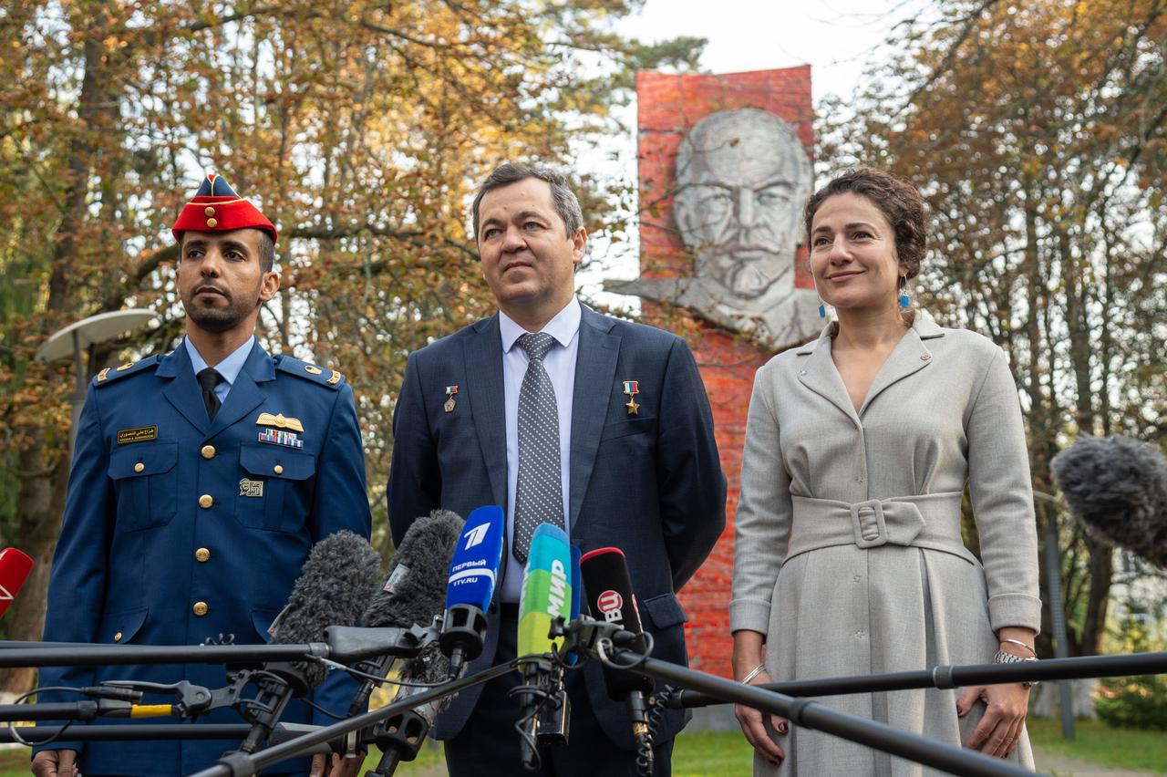 jsc2019e052748 - At the Gagarin Cosmonaut Training Center in Star City, Russia, the image of Vladimir Lenin serves as a backdrop as spaceflight participant Hazzaa Ali Almansoori of the United Arab Emirates (left) and Expedition 61 crewmembers Oleg Skripochka of Roscosmos (center) and Jessica Meir of NASA (right) answer reporters' question Sept. 10 before traveling to a nearby airfield for a flight to their launch site at the Baikonur Cosmodrome in Kazakhstan. They will launch on Sept. 25 from the Baikonur Cosmodrome on the Soyuz MS-15 spacecraft for a mission on the International Space Station...NASA/Beth Weissinger