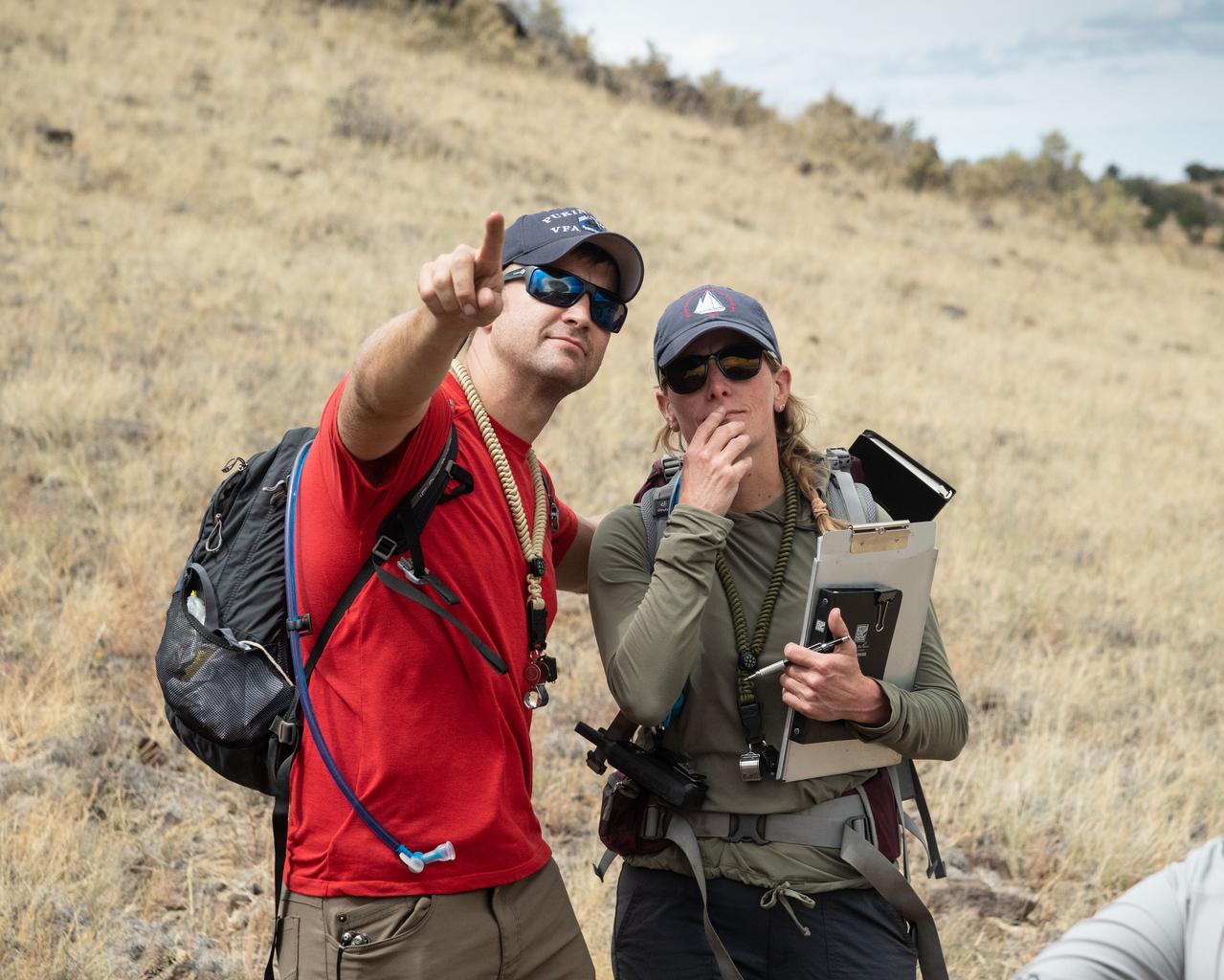 jsc2019e054952 (09-16-19) --- 2017 NASA astronaut candidates Matthew Dominick and Loral O’Hara during geology training in Arizona. Photo Credit: (NASA/Bill Stafford)
