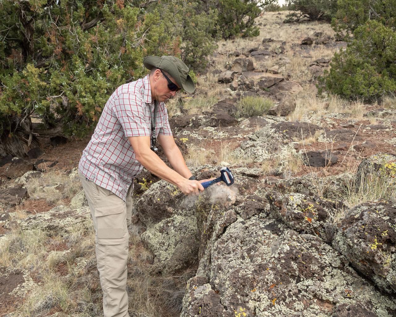 jsc2019e054955 (09-16-19) --- 2017 NASA astronaut candidate Bob Hines during geology training in Arizona. Photo Credit: (NASA/Bill Stafford)