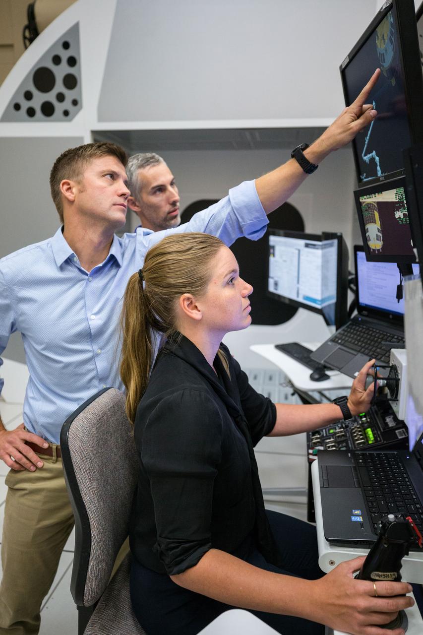 jsc2019e062853 (10-10-19) --- Canadian Space Agency (CSA) astronaut Jennifer Sidey-Gibbons (right) and NASA astronaut candidate Matthew Dominick (left) participate in Canadarm2 robotics training at CSA headquarters in Saint-Hubert, Quebec. Photo Credit: (Canadian Space Agency)