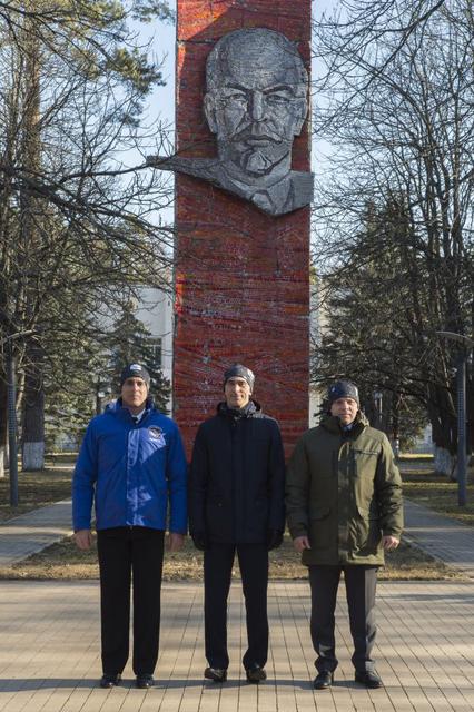 jsc2020e016839 - At the Gagarin Cosmonaut Training Center in Star City, Russia, Expedition 63 crewmembers Chris Cassidy of NASA (left) and Anatoly Ivanishin (center) and Ivan Vagner (right) of Roscosmos pose for pictures March 24 in front of the statue of Vladimir Lenin prior to their departure for their launch site at the Baikonur Cosmodrome in Kazakhstan. Cassidy, Ivanishin and Vagner will launch April 9 on the Soyuz MS-16 spacecraft from the Baikonur Cosmodrome in Kazakhstan for a six-and-a-half month mission on the International Space Station...Irina Spector/Gagarin Cosmonaut Training Center.