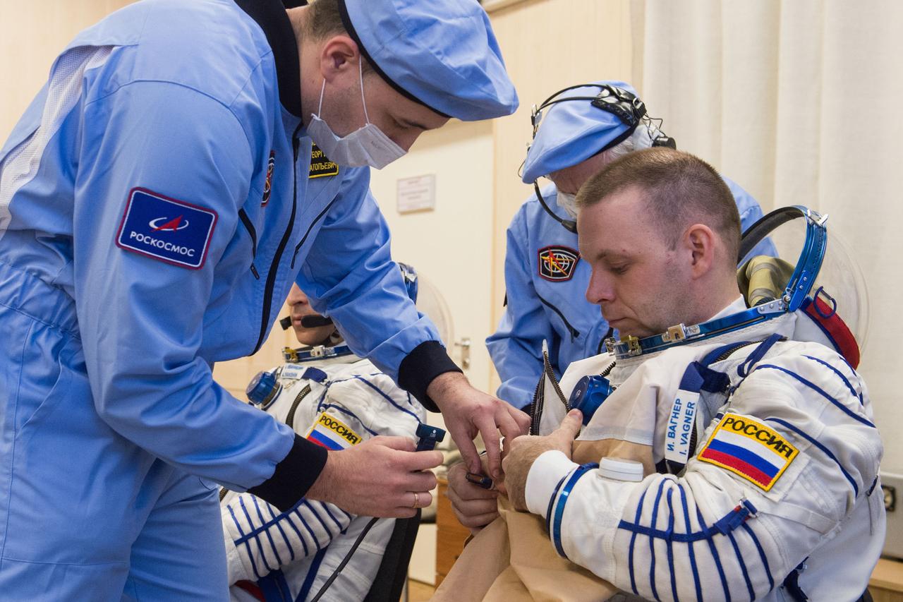 jsc2020e016846 - At the Baikonur Cosmodrome in Kazakhstan, Expedition 63 crewmember Ivan Vagner of Roscosmos suits up March 25 for pre-launch training activities. Vagner, Anatoly Ivanishin of Roscosmos and Chris Cassidy of NASA will launch April 9 on the Soyuz MS-16 spacecraft from Baikonur for a six-and-a-half month mission on the International Space Station...Andrey Shelepin/Gagarin Cosmonaut Training Center.
