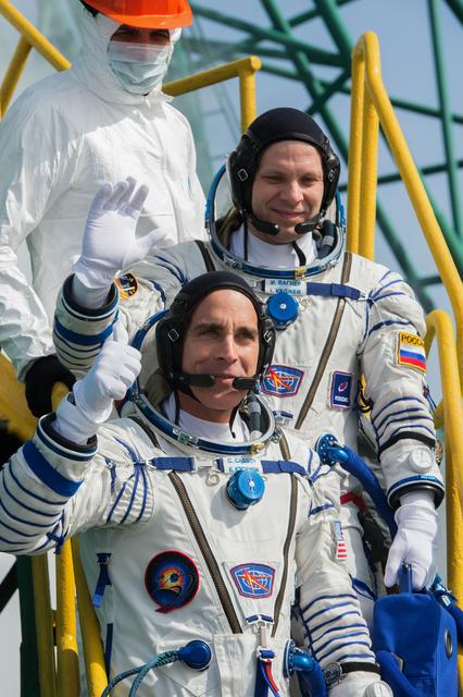 NASA image: Expedition 63 Crew Waves Farewell