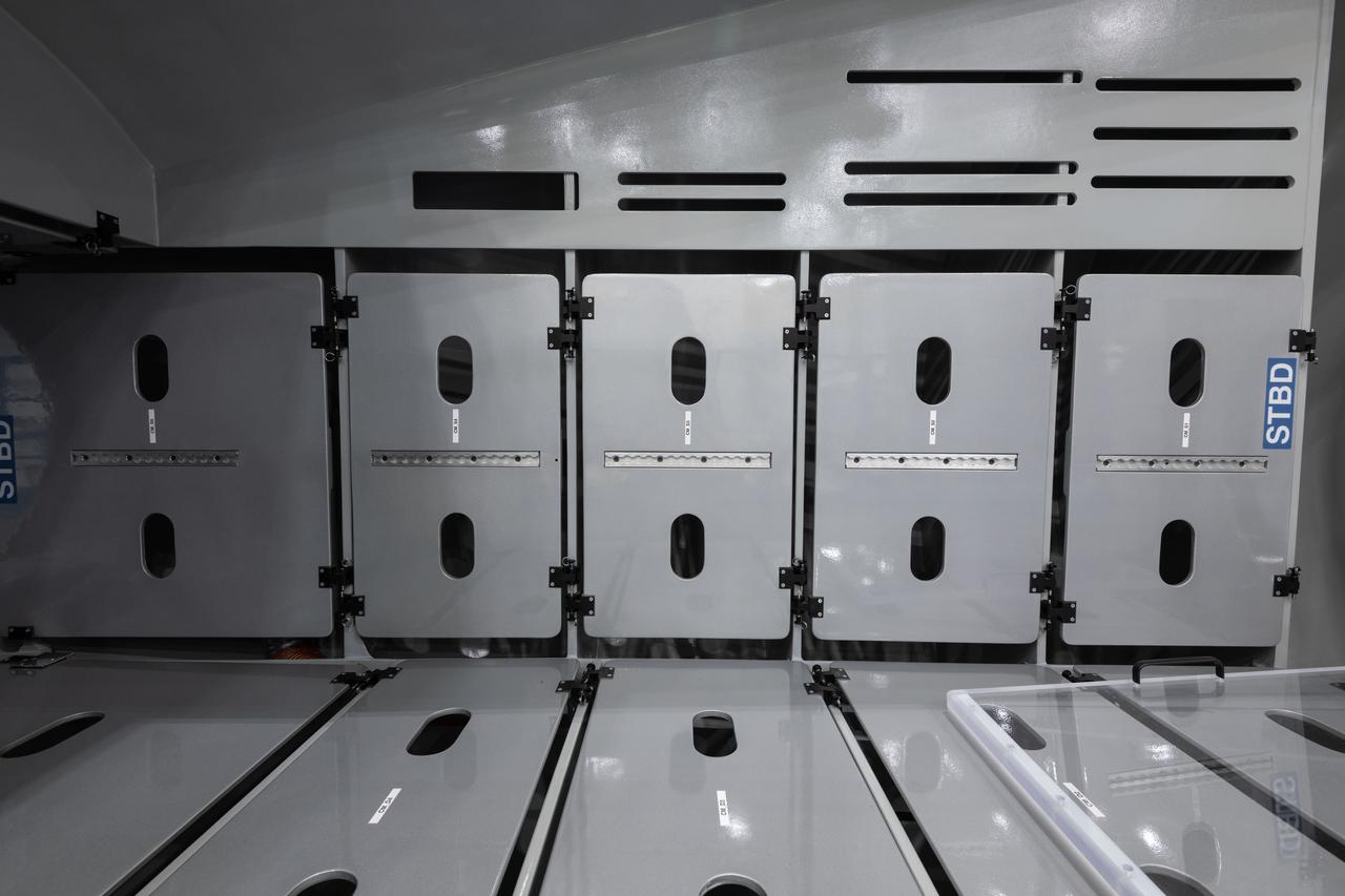 jsc2021e004396 (Jan. 21, 2021) --- Internal view of the Sierra Nevada Dream Chaser mockup located in Building 9N, Space Vehicle Mockup Facility (SVMF) at the NASA Johnson Space Center.