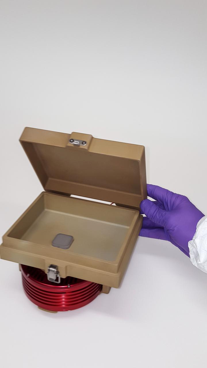 jsc2021e009927 (2/1/2016) --- A preflight view of the In Situ Chemiluminescent Reader. The In Situ Chemiluminescence Reader is a portable device that can be easily employed by a crewmember to perform ultrasensitive imaging detection of bio- and chemiluminescence signals. Image courtesy of the Italian Space Agency (ASI).