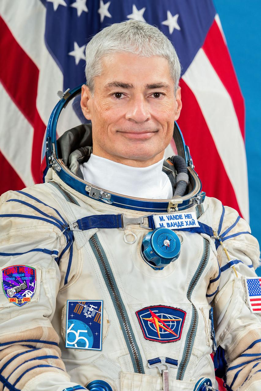 jsc2021e010287 - Exp-65 Soyuz MS-18/64S Prime Crew Member Mark Vande Hei from GCTC