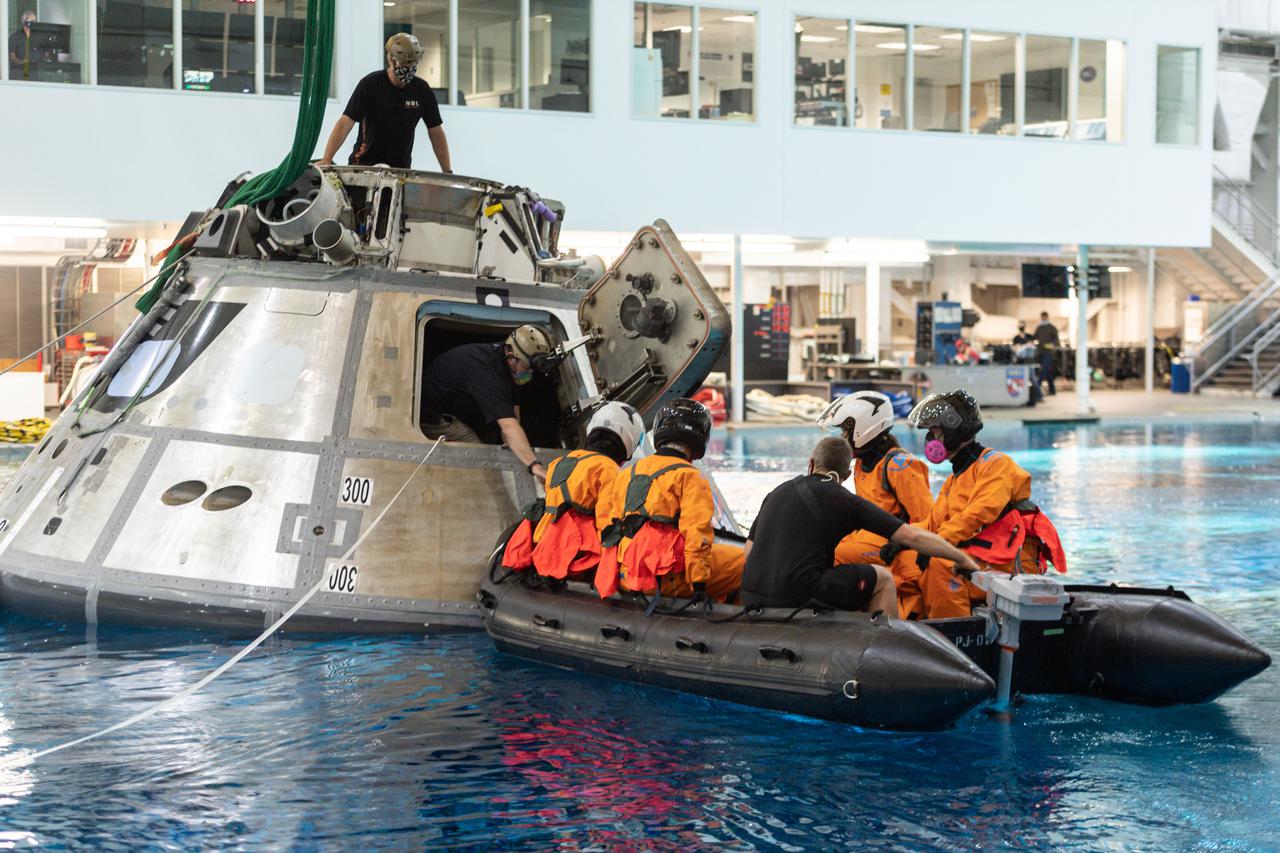 jsc2021e017168 (April 30, 2021) --- The SpaceX Crew-3 astronauts and support personnel participate in water survival training at the Neutral Buoyancy Laboratory at NASA's Johnson Space Center in Houston, Texas.
