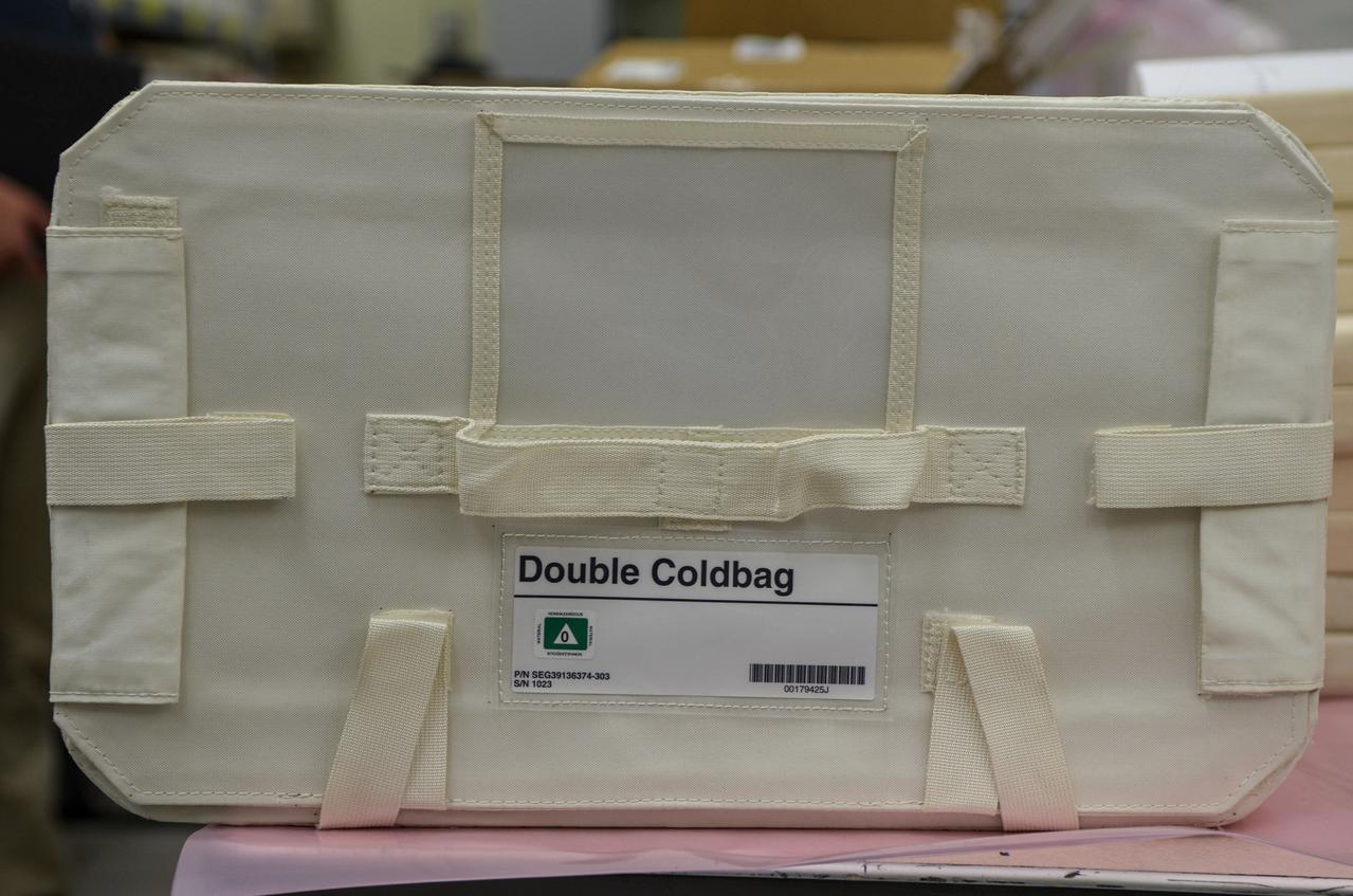jsc2021e019952 (6/10/2015) --- A preflight photo of a Double Coldbag. The Double Coldbag is a passive resource that provides for the specific temperature needs for scientific samples and other temperature-sensitive payload items. These options are available on the International Space Station (ISS), during launch and return.