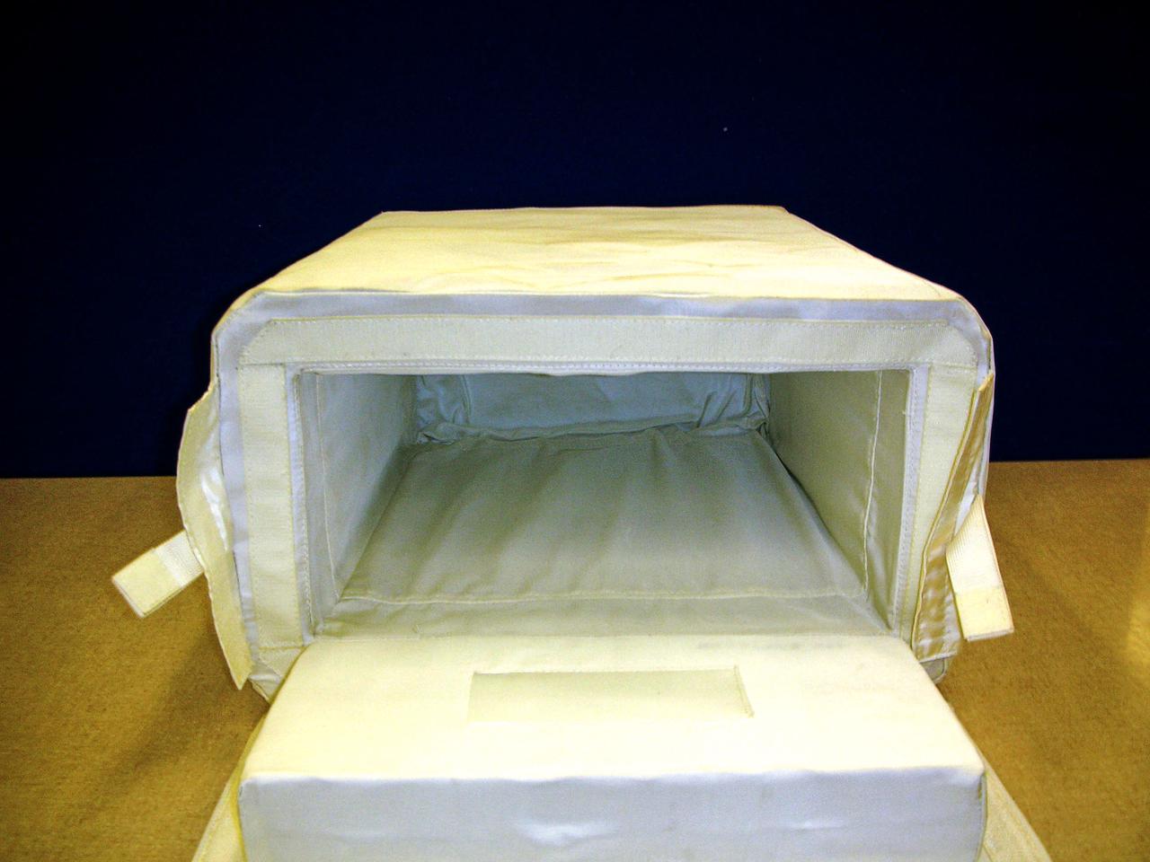 jsc2021e019953 (2/15/2006) --- A preflight photo of a Double Coldbag with the lid open. The Double Coldbag is a passive resource that provides for the specific temperature needs for scientific samples and other temperature-sensitive payload items. These options are available on the International Space Station (ISS), during launch and return.