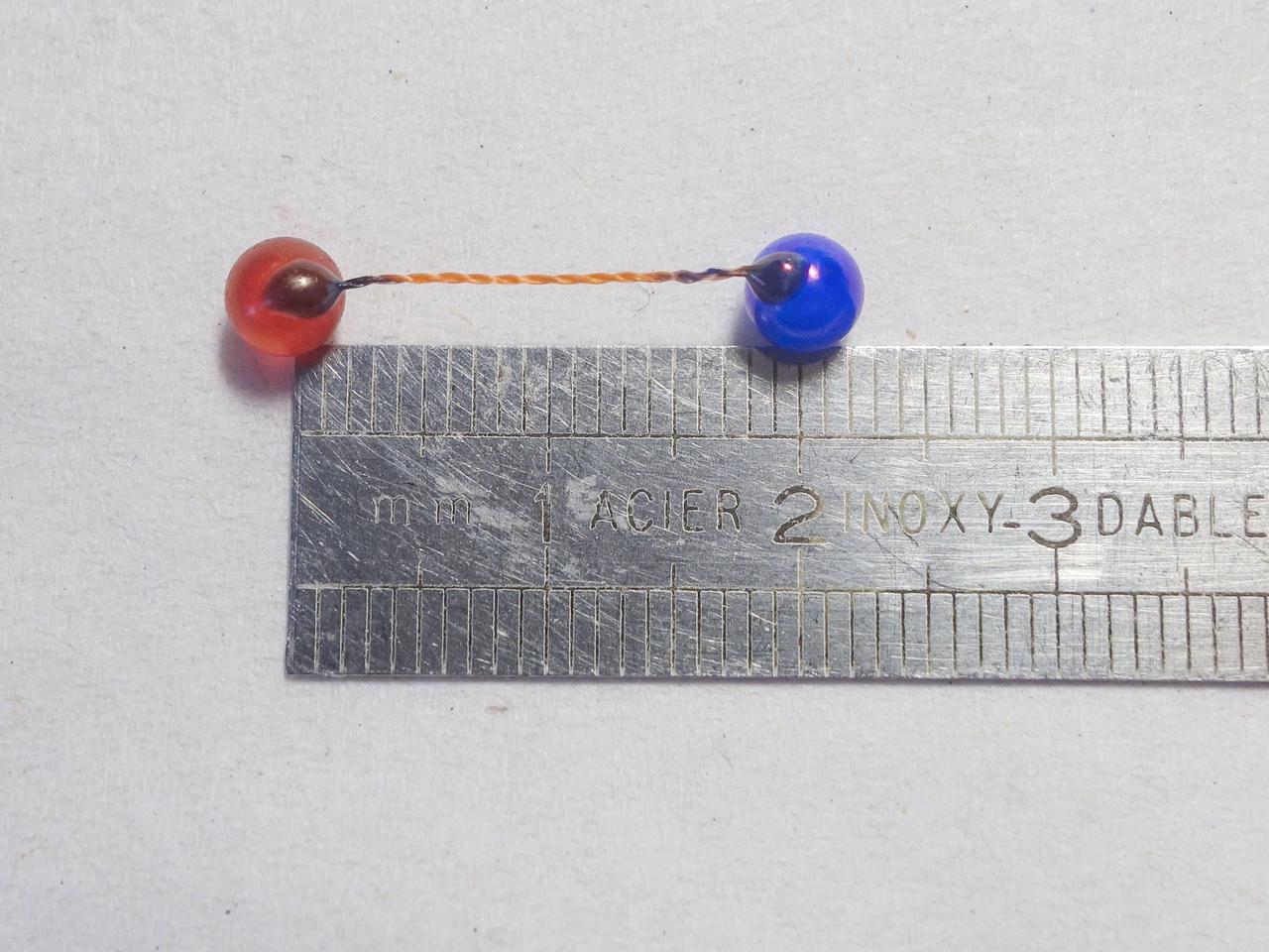 jsc2021e020421 (2/15/2021) --- The Ultrasonic Tweezers are used to trap complex objects as these linked spheres (5mm each) made of plastics. The objective of the Ultrasonic Tweezers project is to develop acoustic tweezers that use sound to allow for remote and contactless manipulation of materials in a microgravity context.  Image courtesy of CNES/S. Rouquette.