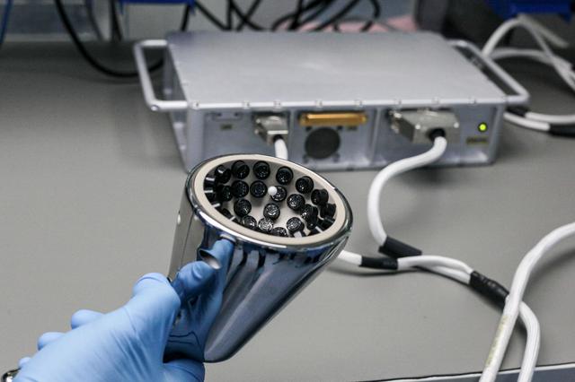 NASA image: Ultrasonic Tweezers